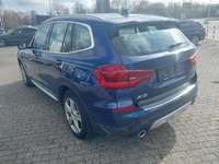 Skats no kreisās puses aizmugurē