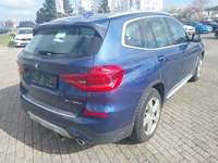 Skats no labās puses aizmugurē