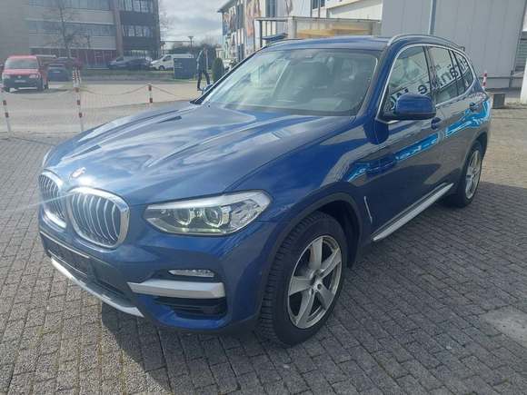 Skats no kreisās puses priekšā