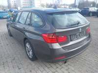 Skats no kreisās puses aizmugurē