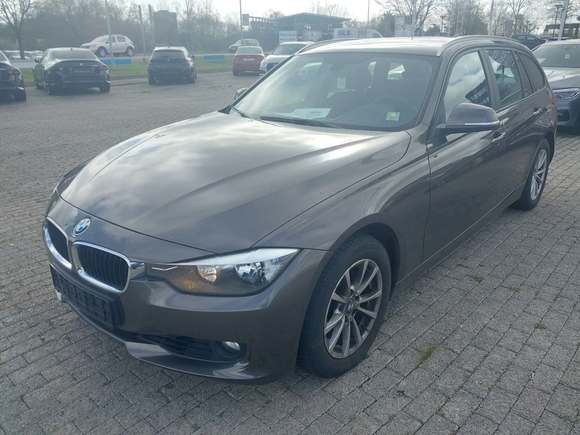 Skats no kreisās puses priekšā