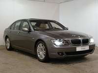 Pogled sprijeda desno