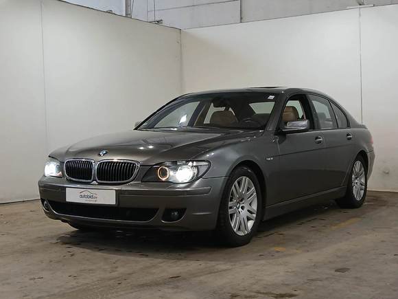 Pogled sprijeda lijevo