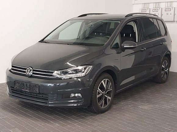 Skats no kreisās puses priekšā