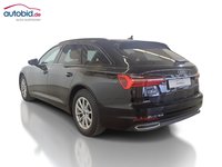 Skats no kreisās puses aizmugurē