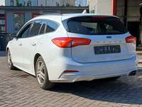 Pogled od pozadi levo