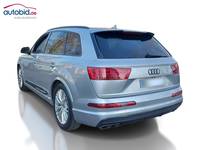 Skats no kreisās puses aizmugurē