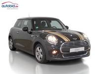 Pogled sprijeda desno