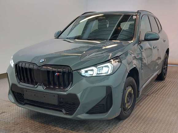 Skats no kreisās puses priekšā