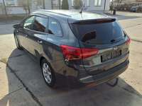 Skats no kreisās puses aizmugurē