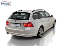 Skats no labās puses aizmugurē