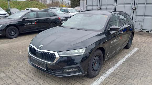 Skats no kreisās puses priekšā