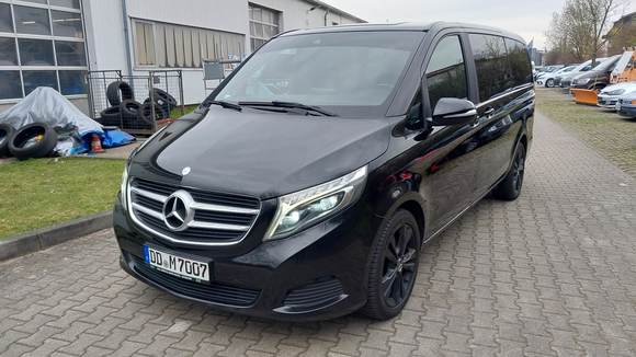 Skats no kreisās puses priekšā