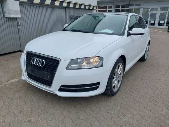 Pogled sprijeda lijevo