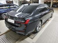 Изглед отзад отдясно