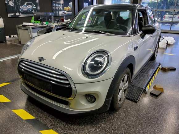 Náhľad spredu zľava