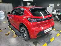 Skats no kreisās puses aizmugurē