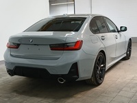 Skats no labās puses aizmugurē