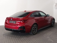 Skats no labās puses aizmugurē