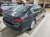 Pogled od pozadi desno