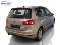 Skats no labās puses aizmugurē