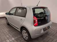 Skats no kreisās puses aizmugurē