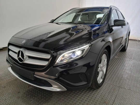 Изглед отпред отляво