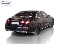 Skats no labās puses aizmugurē