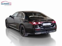 Skats no kreisās puses aizmugurē