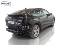 Skats no labās puses aizmugurē