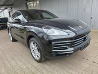 Pogled sprijeda desno