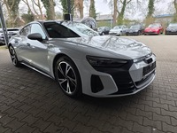 Pogled sprijeda desno