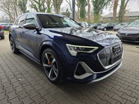 Pogled sprijeda desno