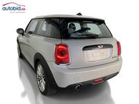 Vue de l’arrière gauche