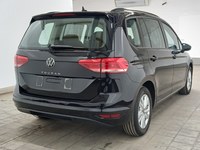 Skats no labās puses aizmugurē