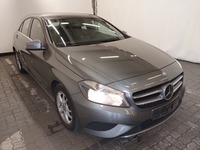 Pogled sprijeda desno