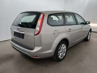 Skats no labās puses aizmugurē