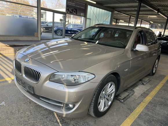 Pogled od napred levo