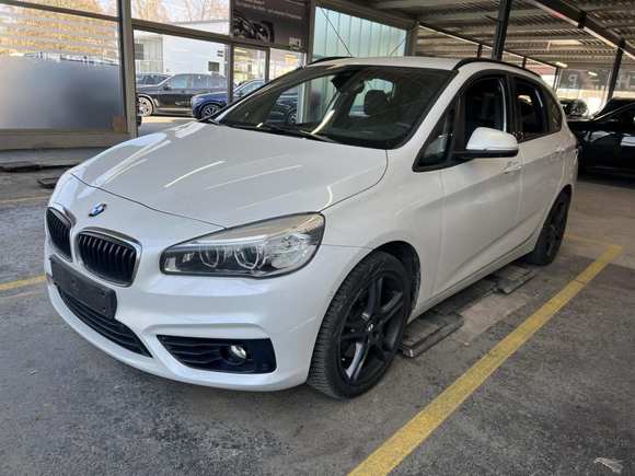 Pogled od napred levo