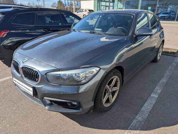 Pogled od napred levo