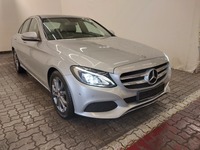 Pogled sprijeda desno