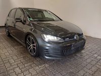 Pogled sprijeda desno