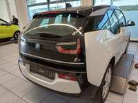 Skats no labās puses aizmugurē