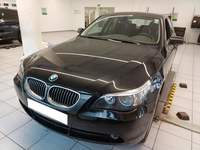 Skats no kreisās puses priekšā