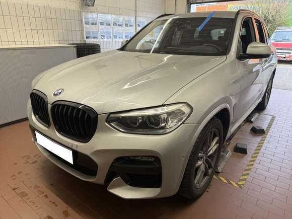 Skats no kreisās puses priekšā