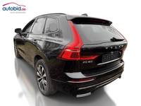 Skats no kreisās puses aizmugurē