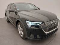 Pogled sprijeda desno