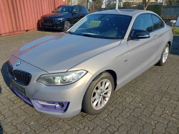 Pogled sprijeda lijevo