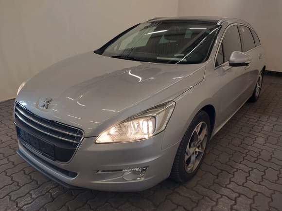 Pogled sprijeda lijevo