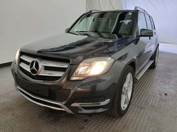 Skats no kreisās puses priekšā